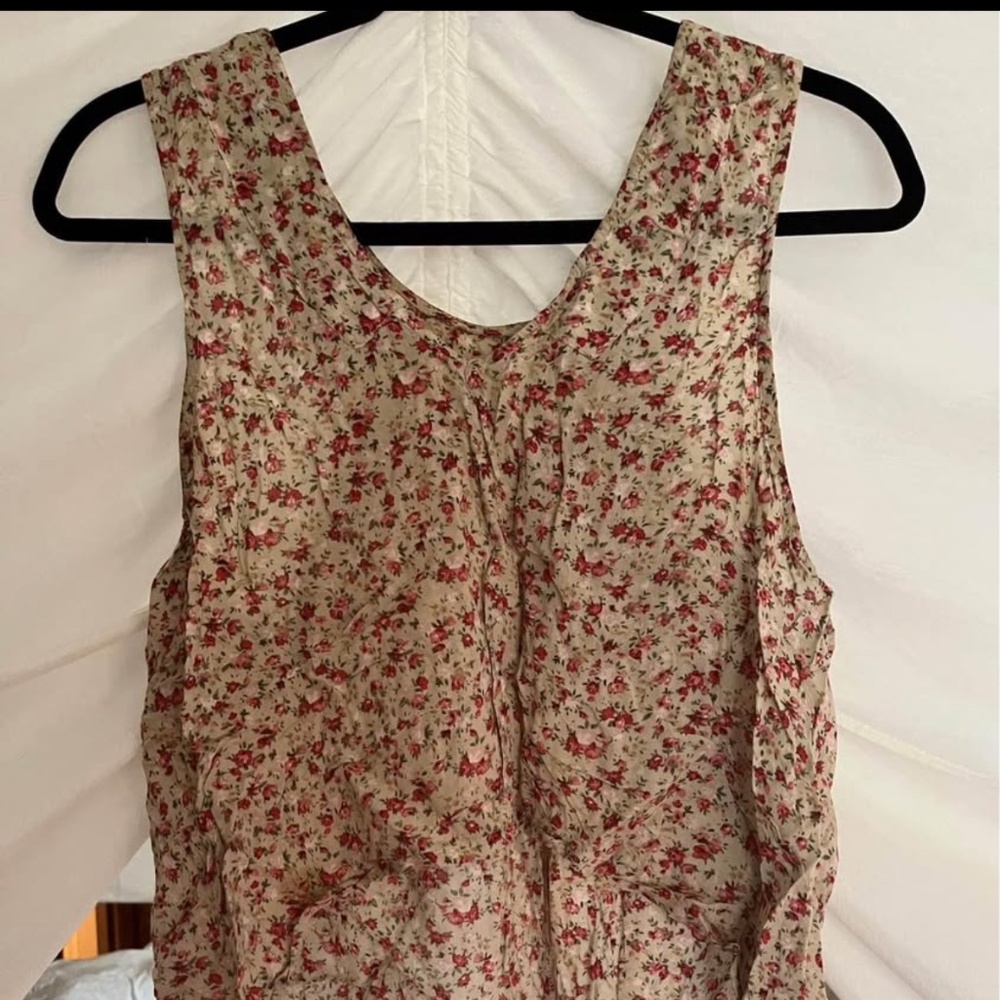 Adorable Dramatic High-low Sleeveless Floral Spring Top, Size Small